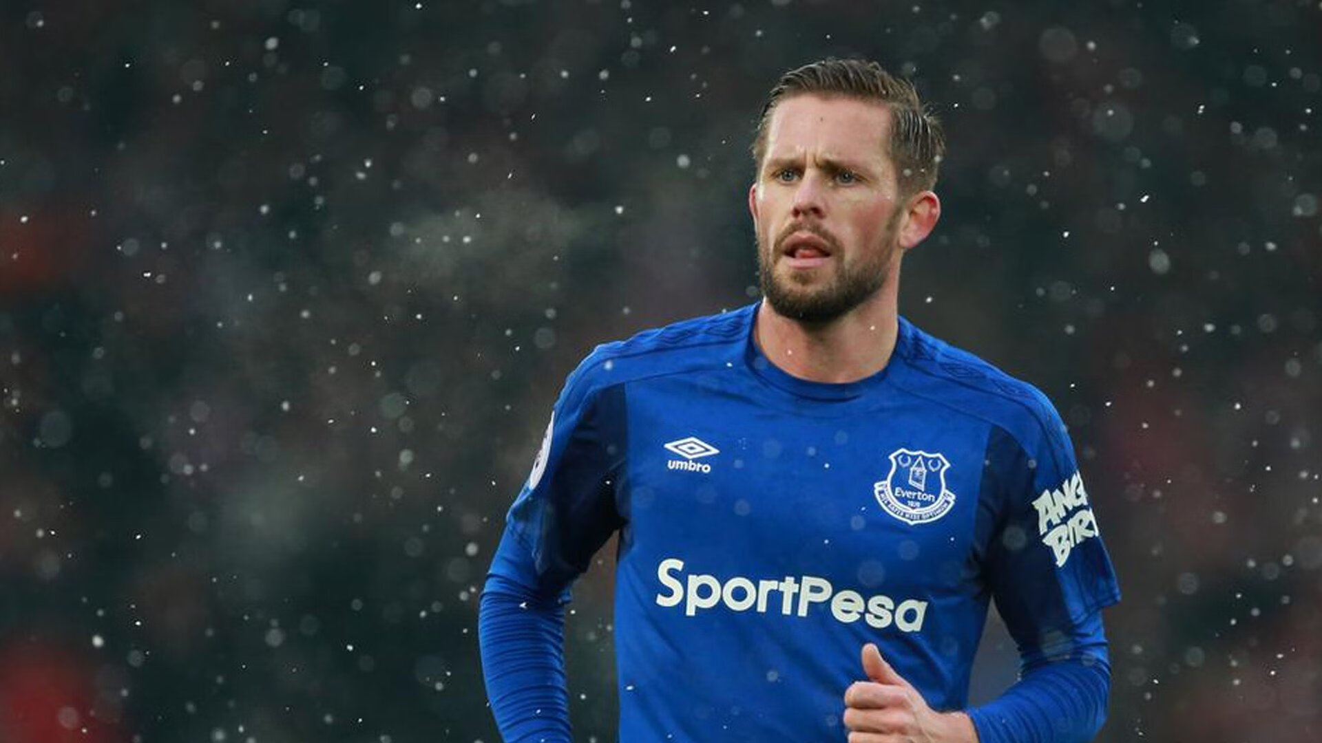 _深夜网球秀：光影交错中的精彩对决_，有没有夜光网球